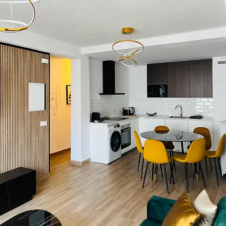 Διαμέρισμα Modern Center Εστεπόνα